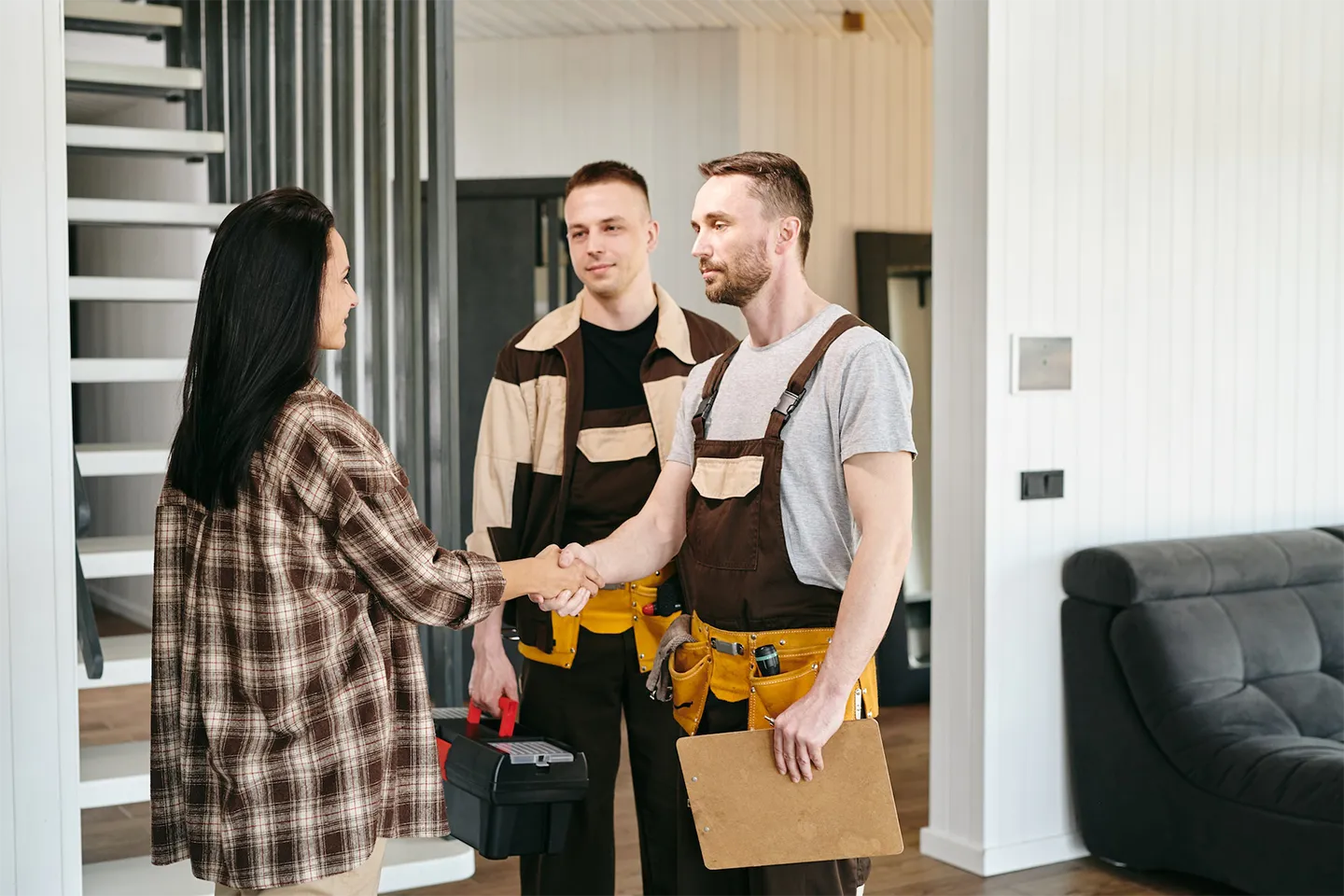 A group of people discussing plumbing troubles in living room
